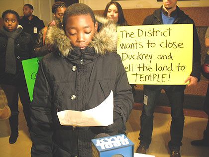 (Shemar Bates reads his letter in the hallway outside Mayor Nutter's office.  Credit: Steve Tawa)