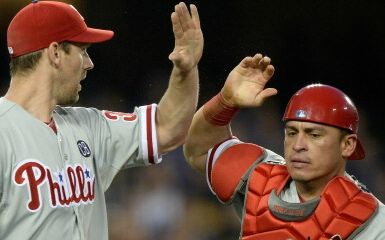 Cliff Lee and Carlos Ruiz (Photo by Harry How/Getty Images)
