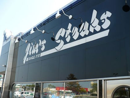 Jims Steaks Manager Robbed Of Thirty Thousand Dollars In Broad Daylight