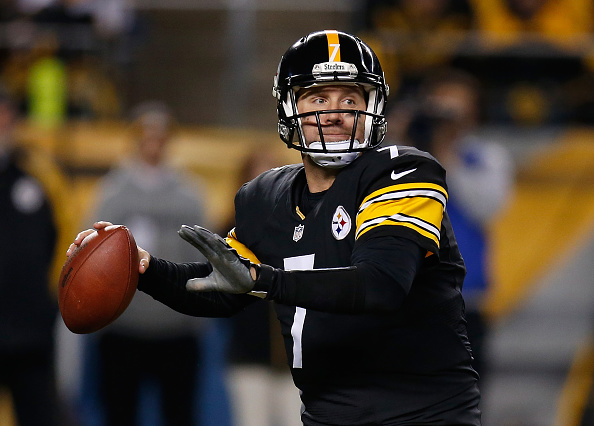 PITTSBURGH, PA - NOVEMBER 02:  Ben Roethlisberger #7 of the Pittsburgh Steelers looks to pass during the third quarter against the Baltimore Ravens at Heinz Field on November 2, 2014 in Pittsburgh, Pennsylvania.  (Photo by Gregory Shamus/Getty Images)
