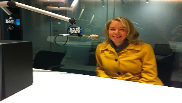 Cathy McVey Palmer in the KYW Newsradio studio. (Credit: Lauren Lipton)