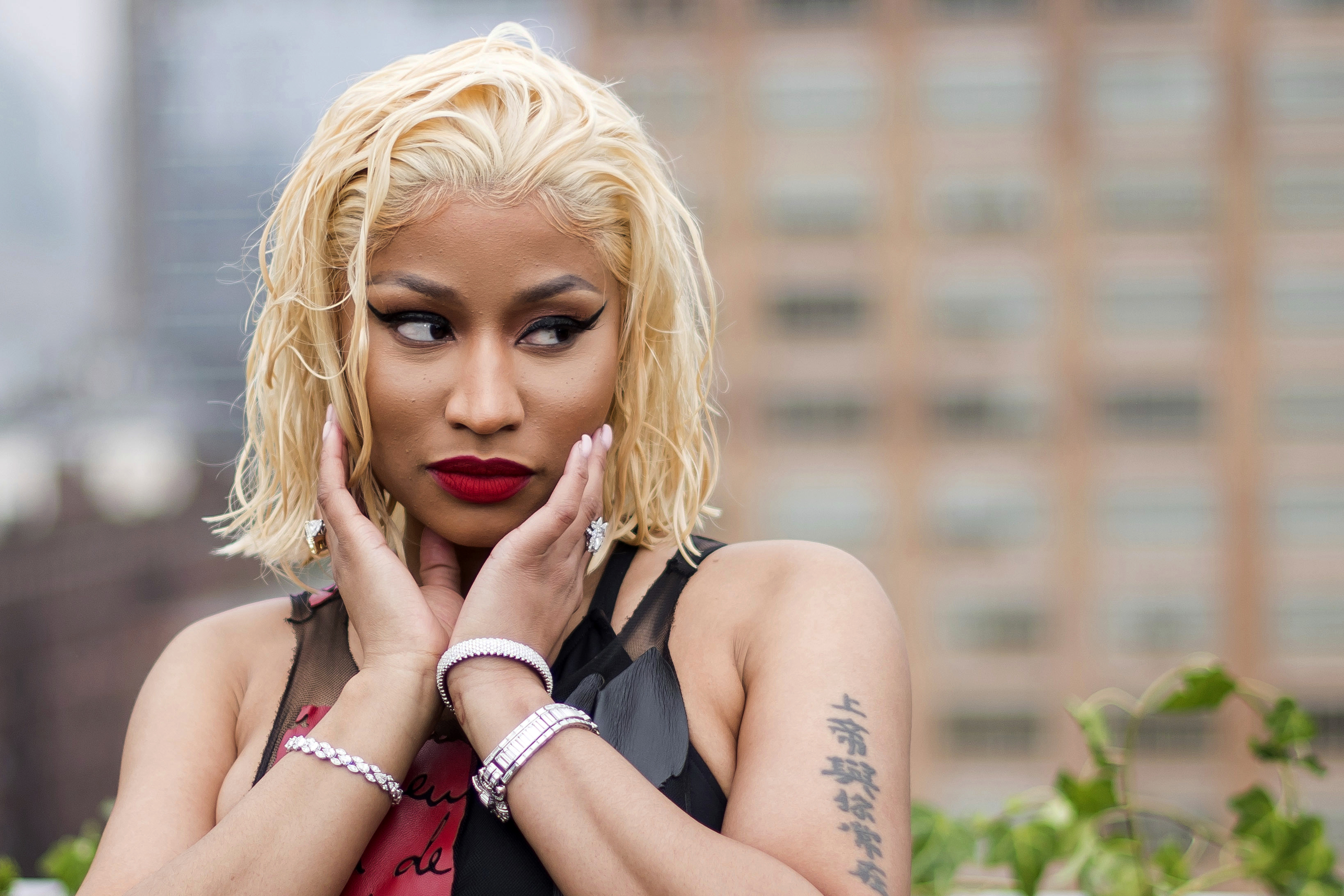 Stanford Infectious Disease Expert Sets Record Straight on Nicki Minaj’s COVID Vaccination Tweets