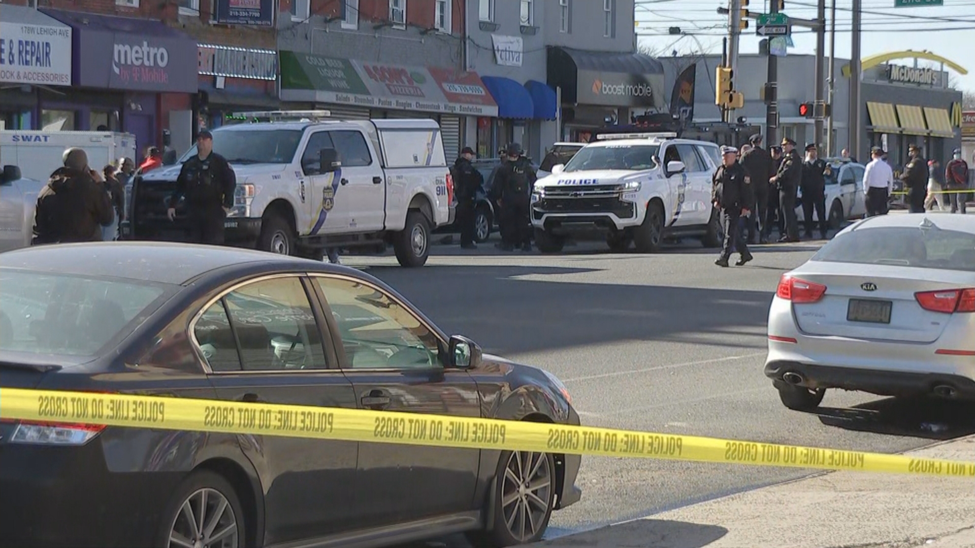 Philadelphia Police Officer Shot While Serving Warrant In Fairhill Neighborhood – CBS Philly