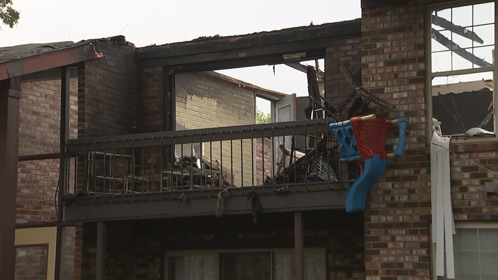 Tetangga Menuntut Jawaban Setelah Kebakaran di Apartemen Myrtle Place Di Camden Meninggalkan 9 Keluarga Terlantar – CBS Philly