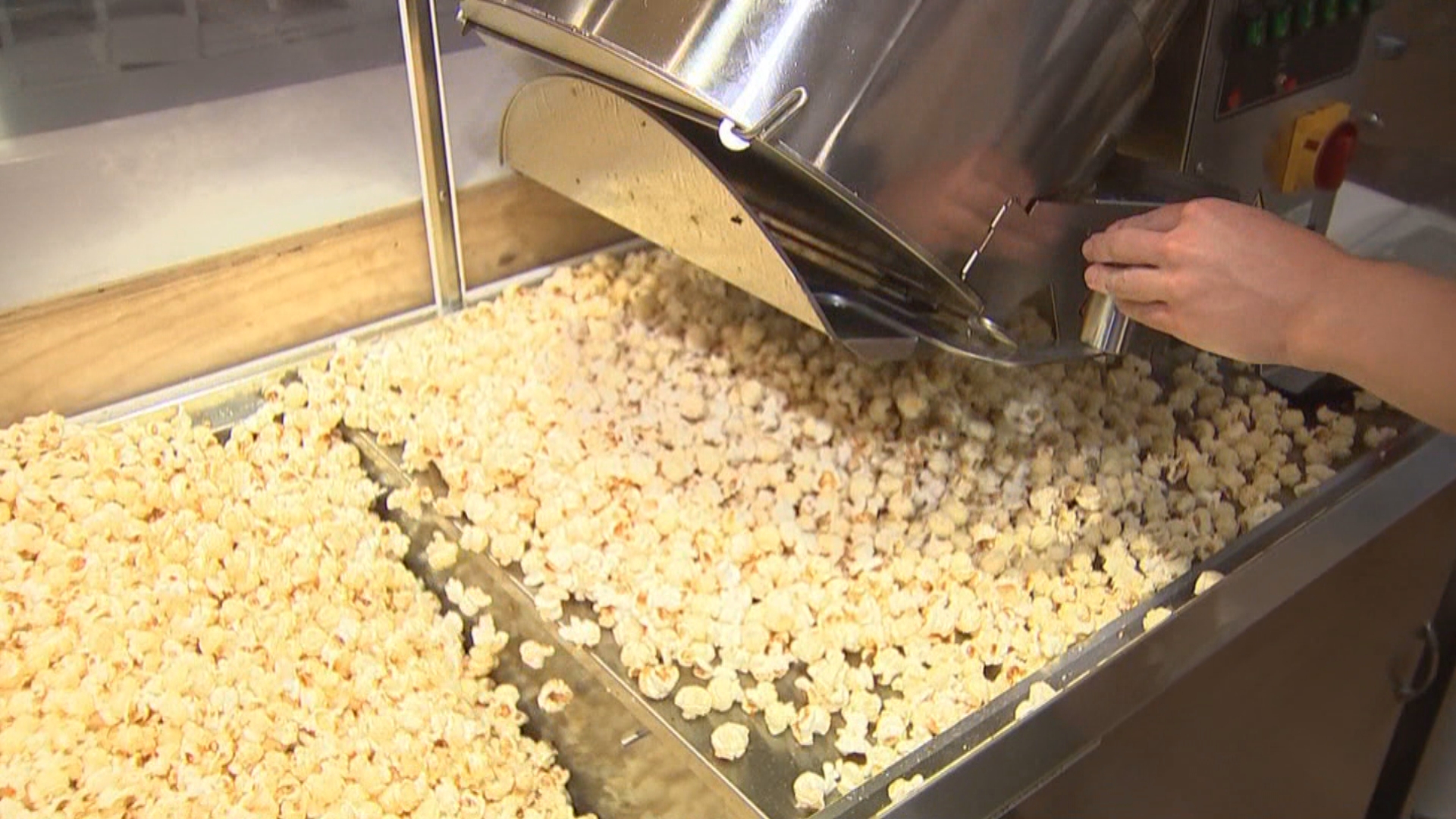 Cluster Popcorn Buatan Tangan Menambahkan Sentuhan Unik Pada Camilan Favorit Di Wildwood Boardwalk – CBS Philly