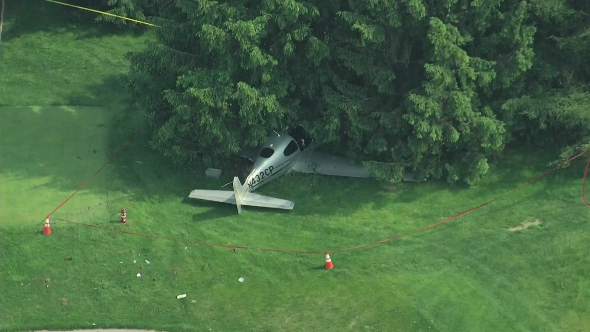 Pesawat Kecil Jatuh Di Klub Golf St. David di Wayne Setelah Dilaporkan Kegagalan Mekanik – CBS Philly